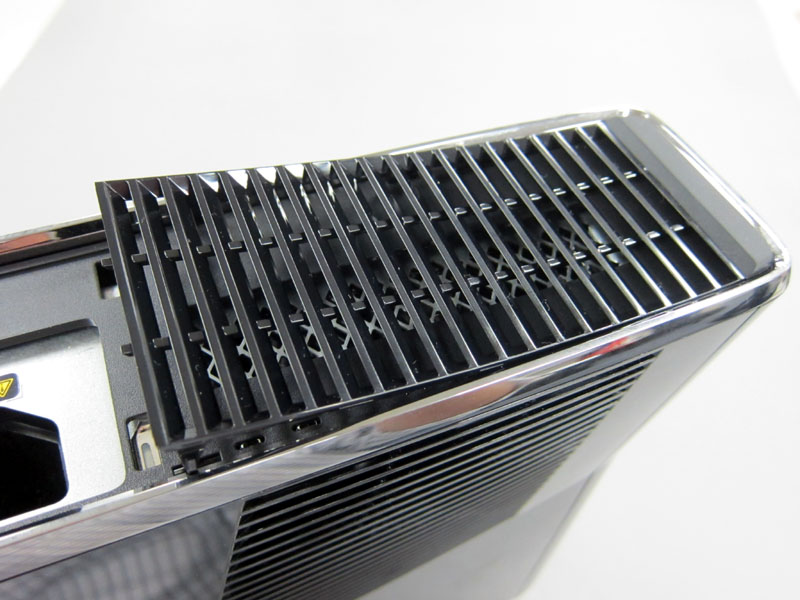 Illustration for article titled The New Xbox 360 Torn Apart